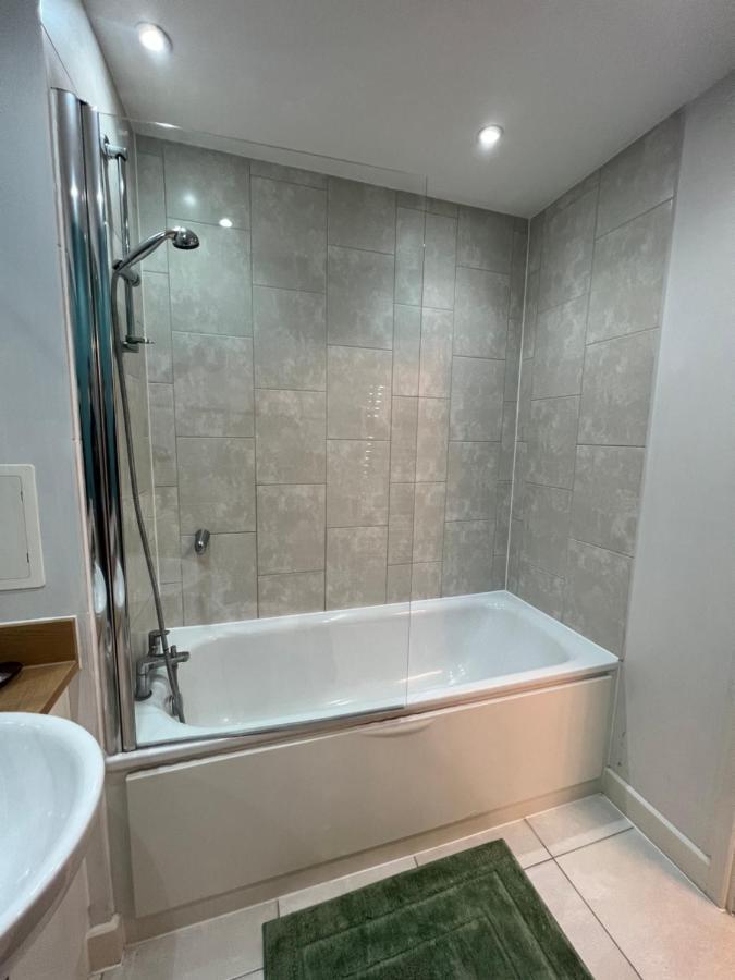 Appartamento Cityscape Serenity: 10Th Floor Oasis Near City Airport, Excel & 02 Londra Esterno foto