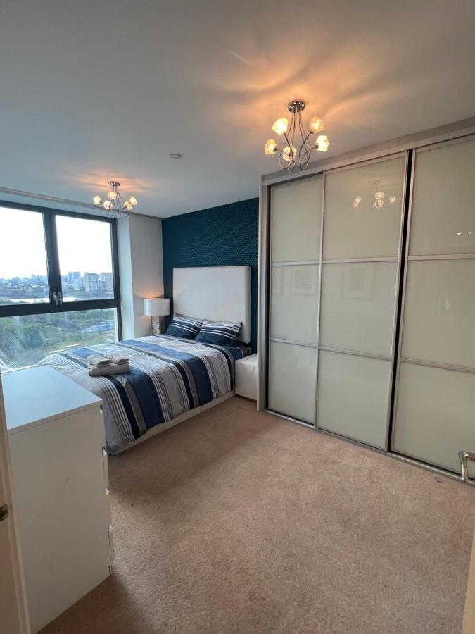 Appartamento Cityscape Serenity: 10Th Floor Oasis Near City Airport, Excel & 02 Londra Esterno foto