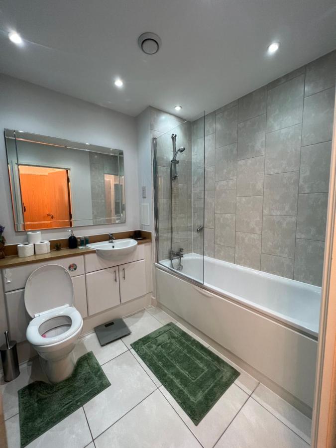 Appartamento Cityscape Serenity: 10Th Floor Oasis Near City Airport, Excel & 02 Londra Esterno foto