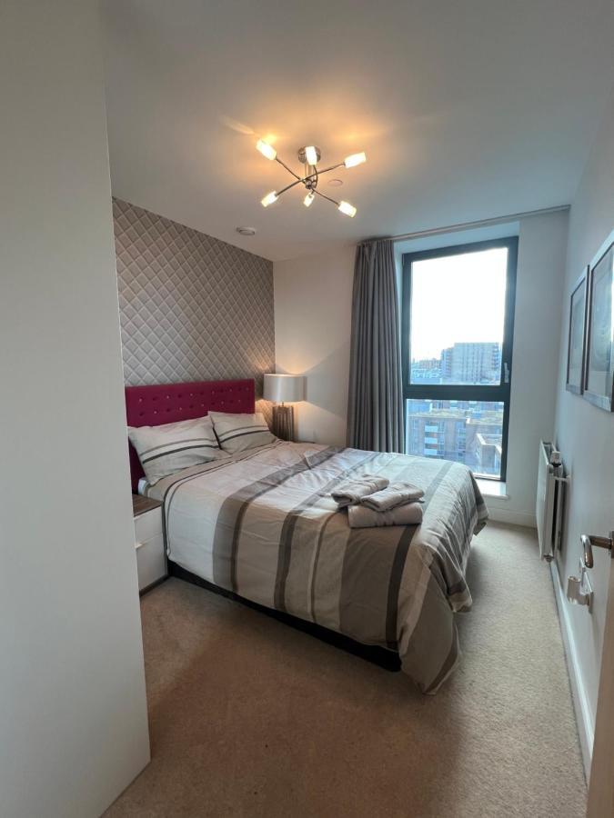 Appartamento Cityscape Serenity: 10Th Floor Oasis Near City Airport, Excel & 02 Londra Esterno foto