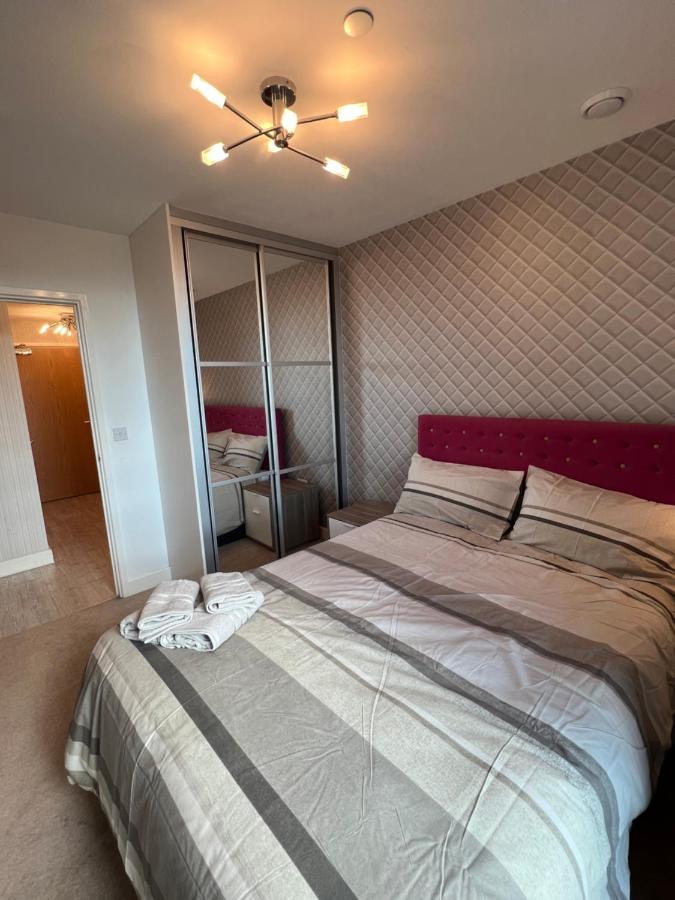 Appartamento Cityscape Serenity: 10Th Floor Oasis Near City Airport, Excel & 02 Londra Esterno foto