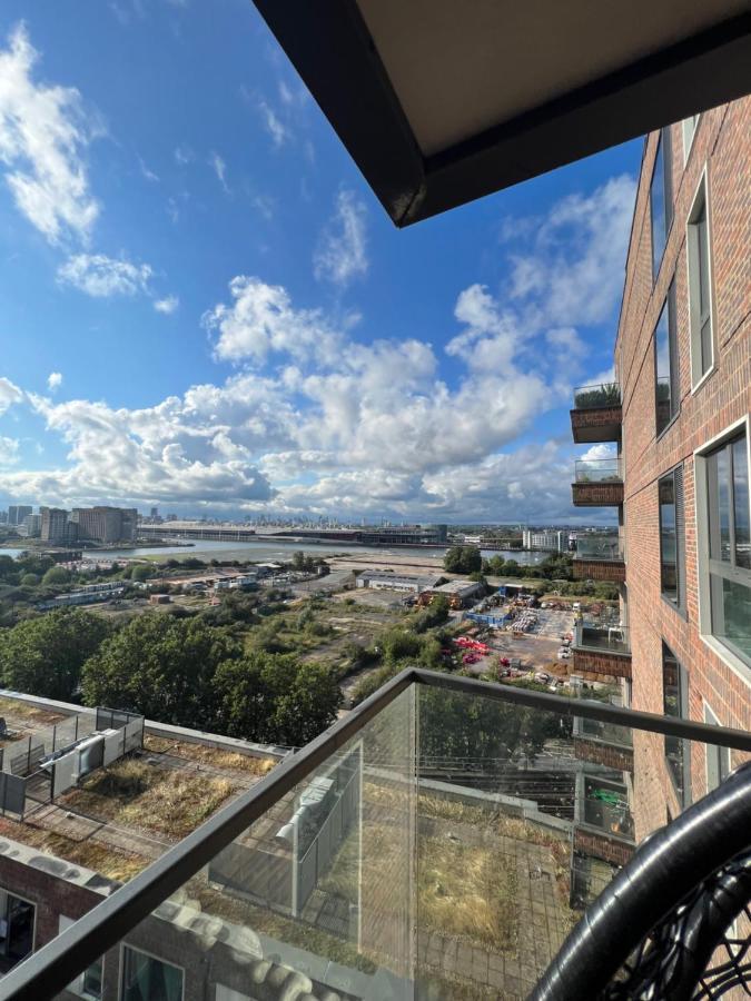 Appartamento Cityscape Serenity: 10Th Floor Oasis Near City Airport, Excel & 02 Londra Esterno foto