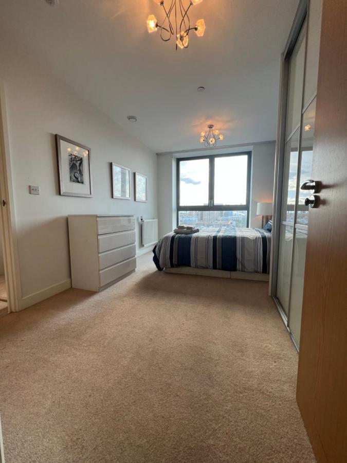 Appartamento Cityscape Serenity: 10Th Floor Oasis Near City Airport, Excel & 02 Londra Esterno foto